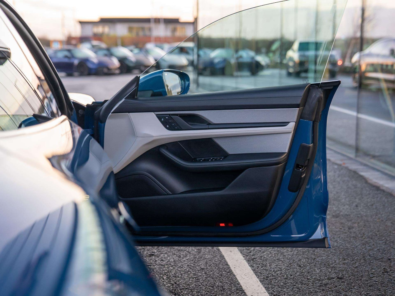 Used Porsche Taycan 2023 for sale - 76978740: Photo 33