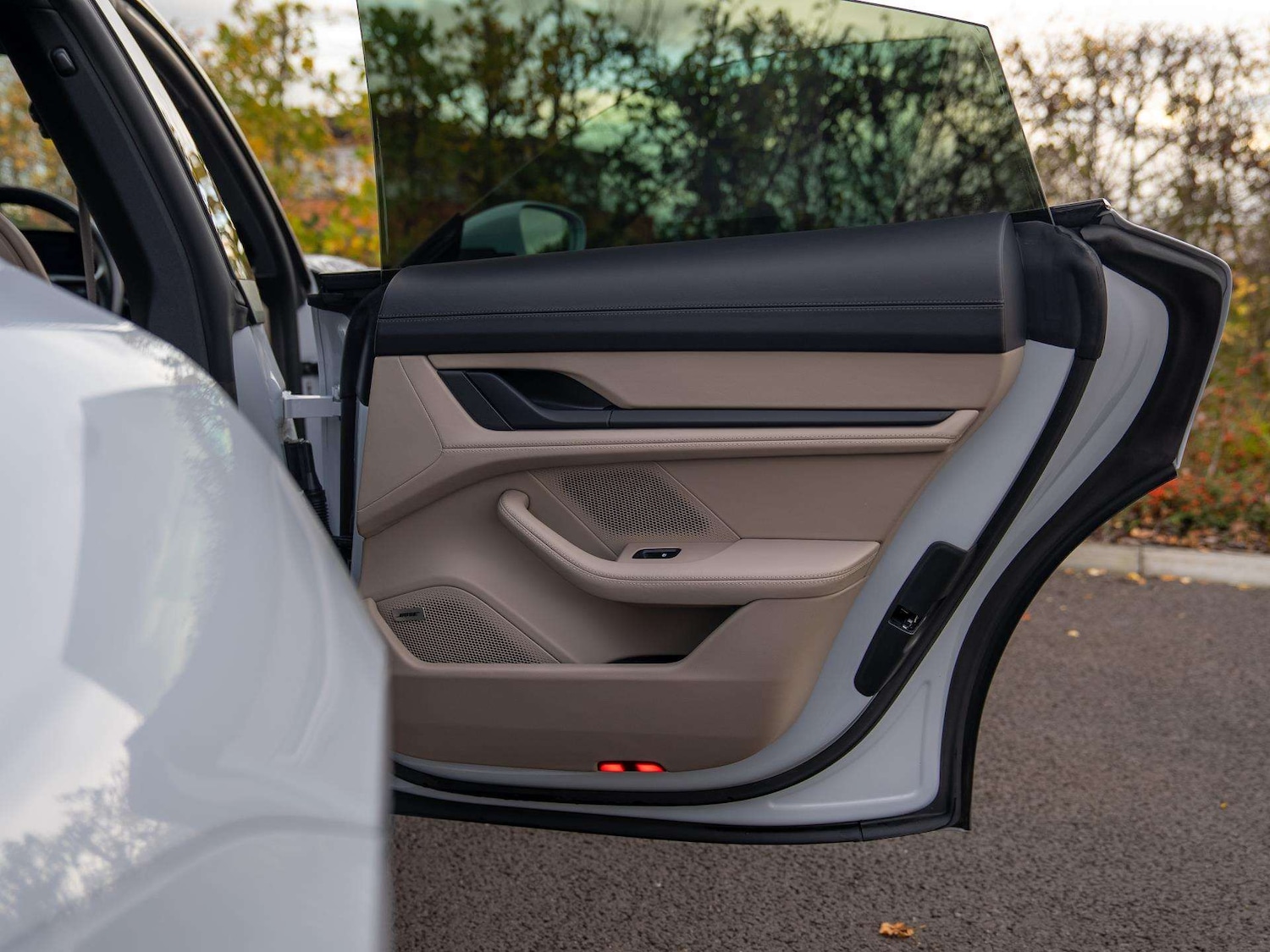 Used Porsche Taycan 2022 for sale - 76540883: Photo 30