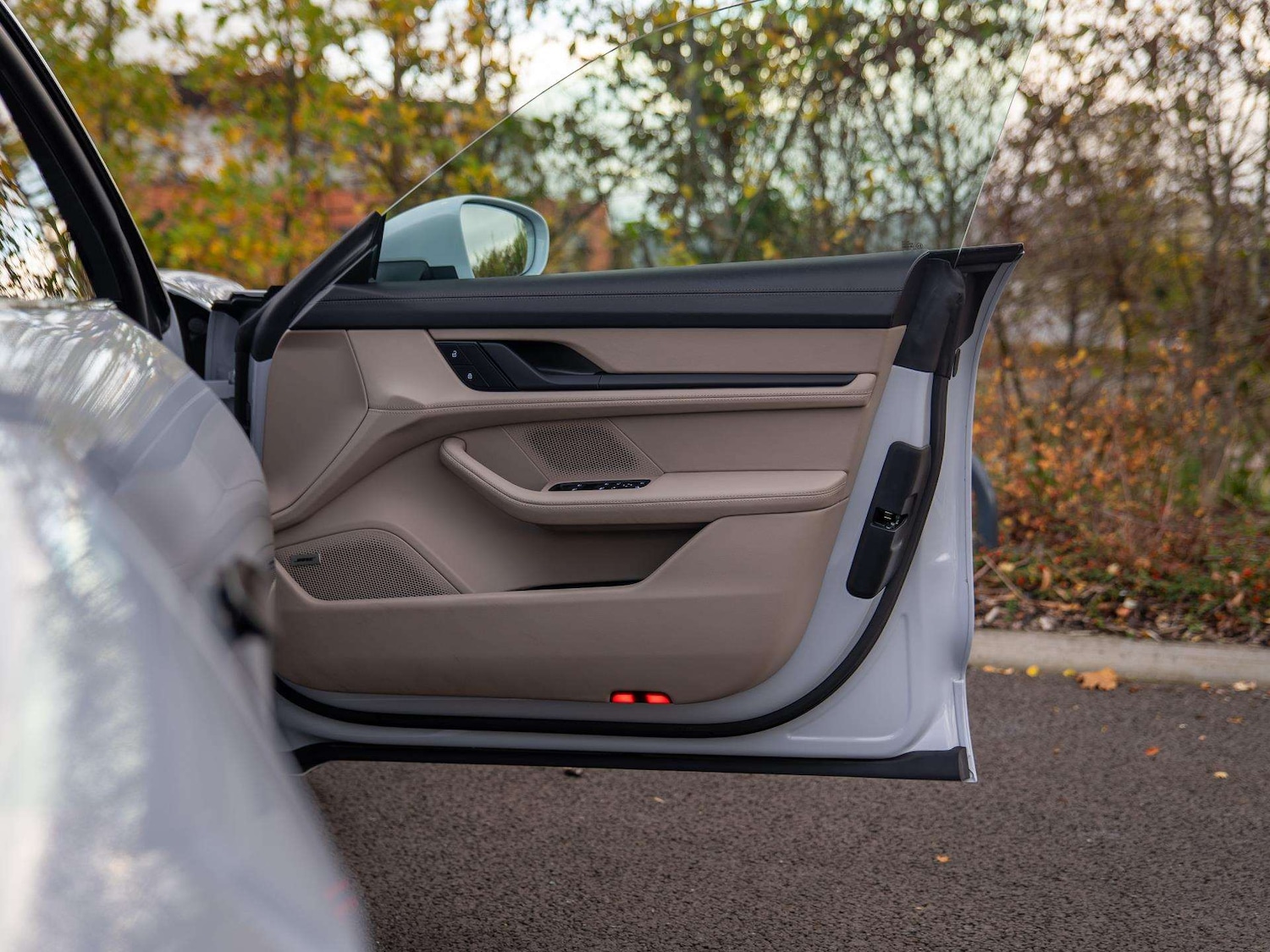 Used Porsche Taycan 2022 for sale - 76540883: Photo 31