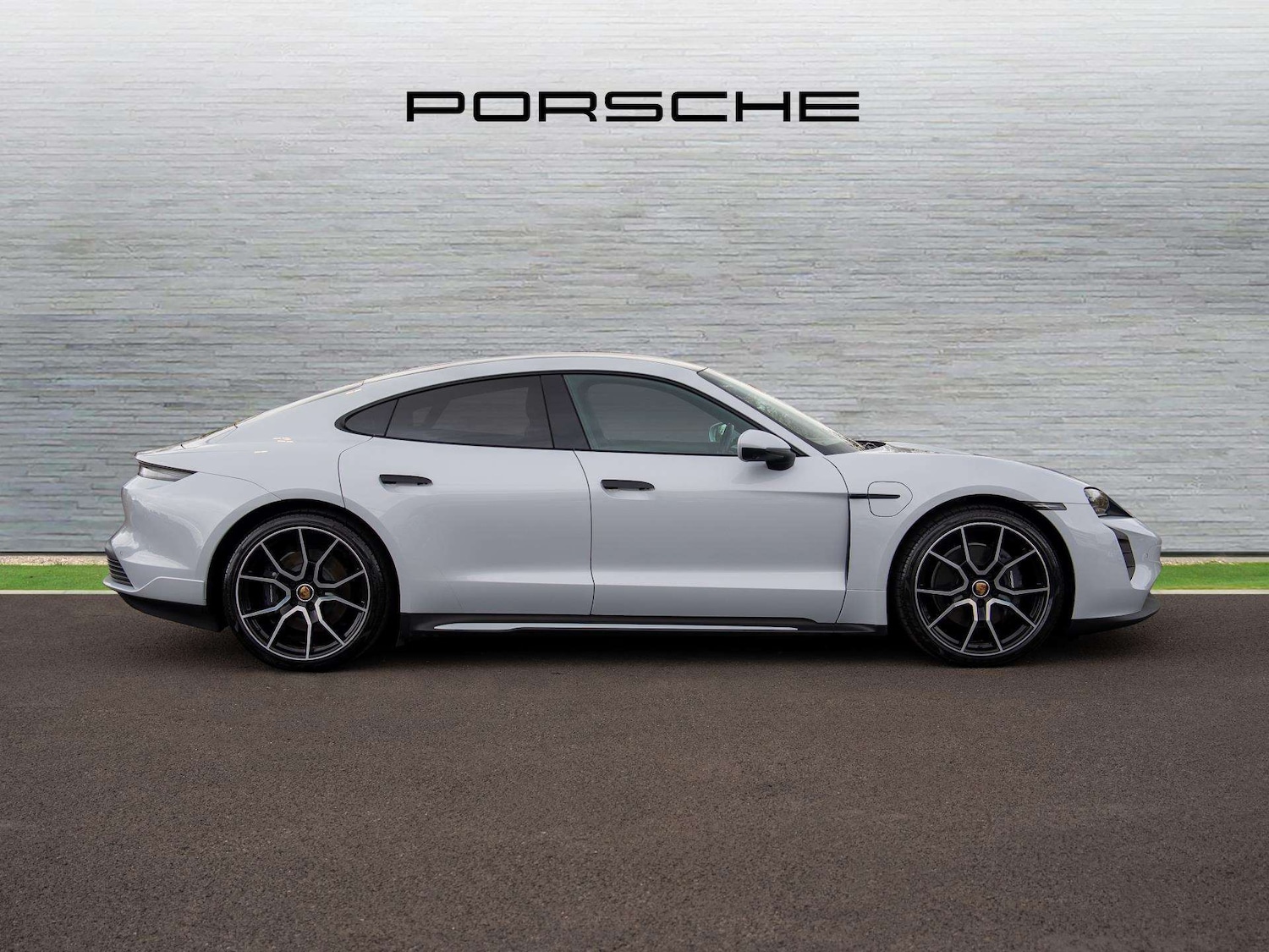 Used Porsche Taycan 2022 for sale - 76540883: Photo 5