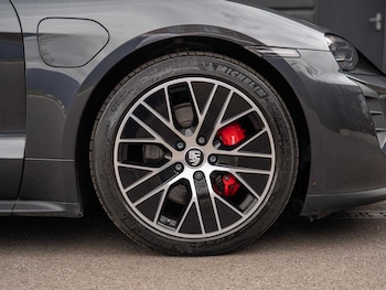Used Porsche Taycan 2022 for sale - 75626107: Photo