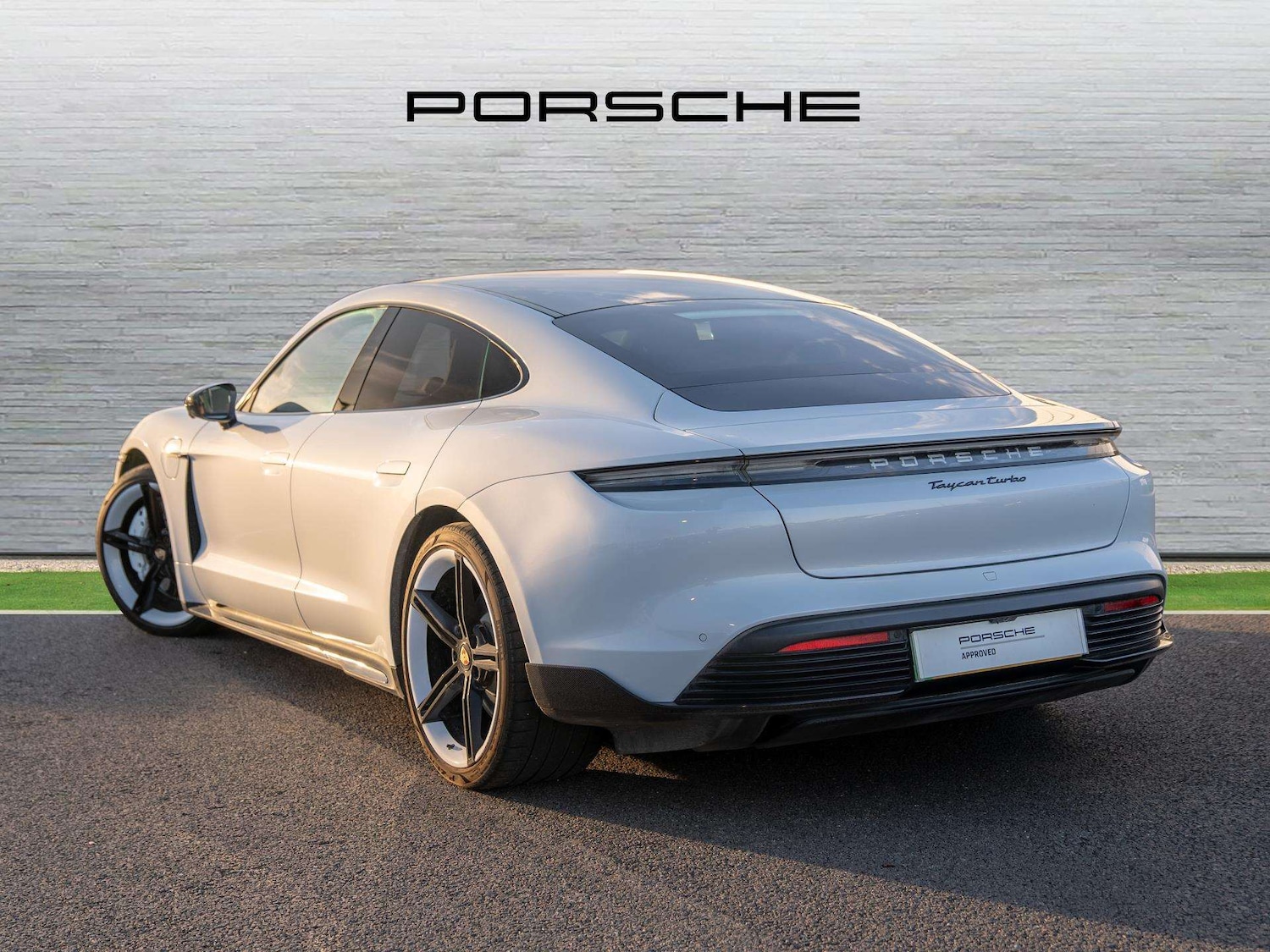 Used Porsche Taycan 2021 for sale - 77756661: Photo 2