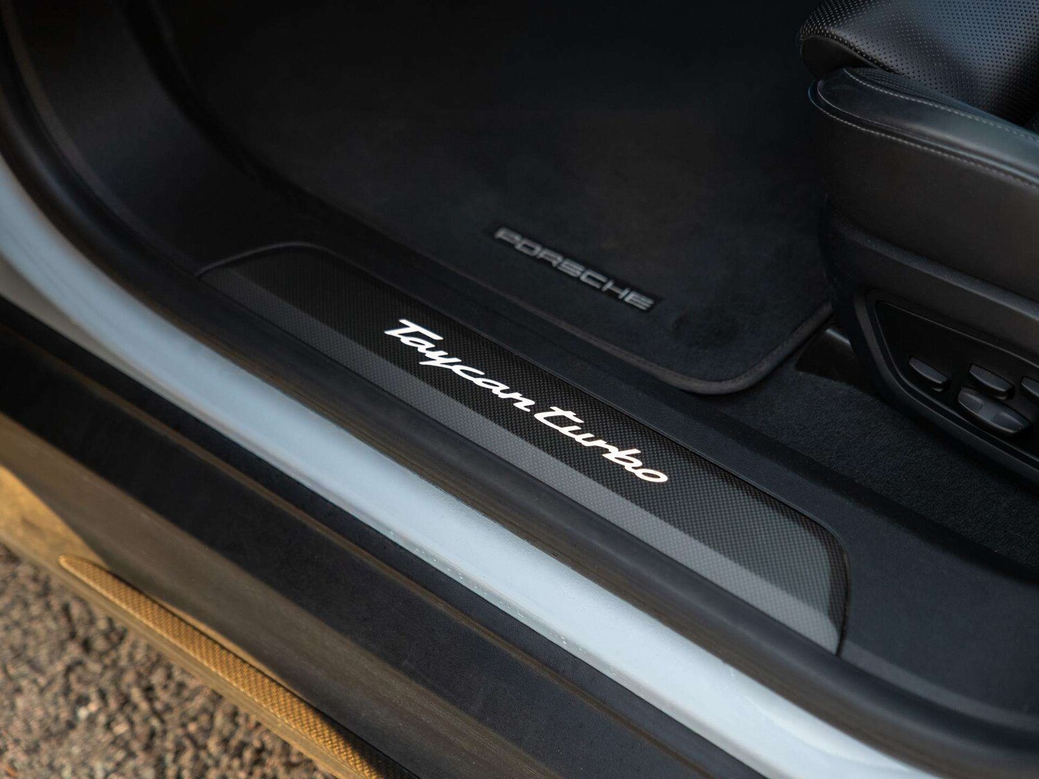 Used Porsche Taycan 2021 for sale - 77756661: Photo 32