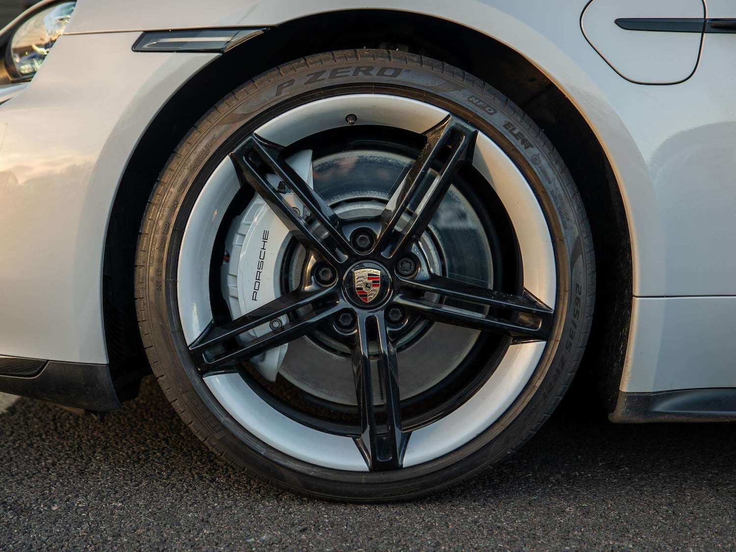 Used Porsche Taycan 2021 for sale - 77756661: Photo 4