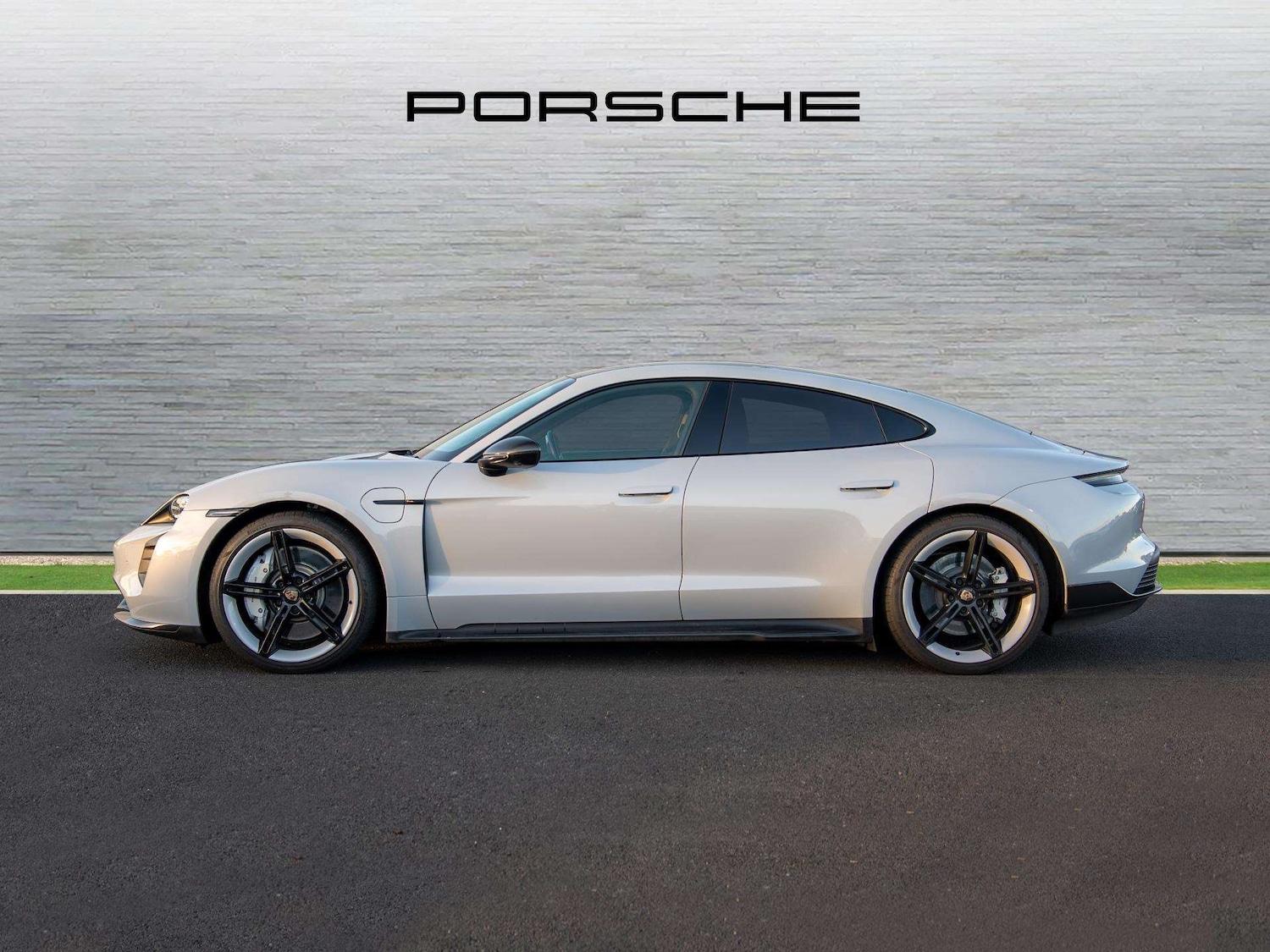 Used Porsche Taycan 2021 for sale - 77756661: Photo 5