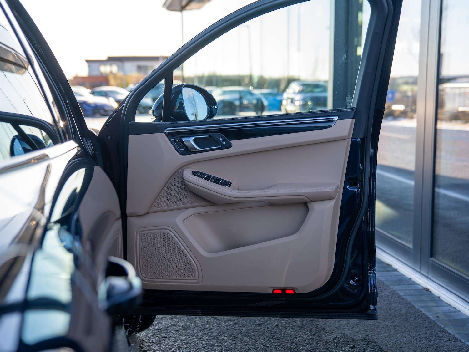 Used Porsche Macan 2023 for sale - 77134779: Photo 35