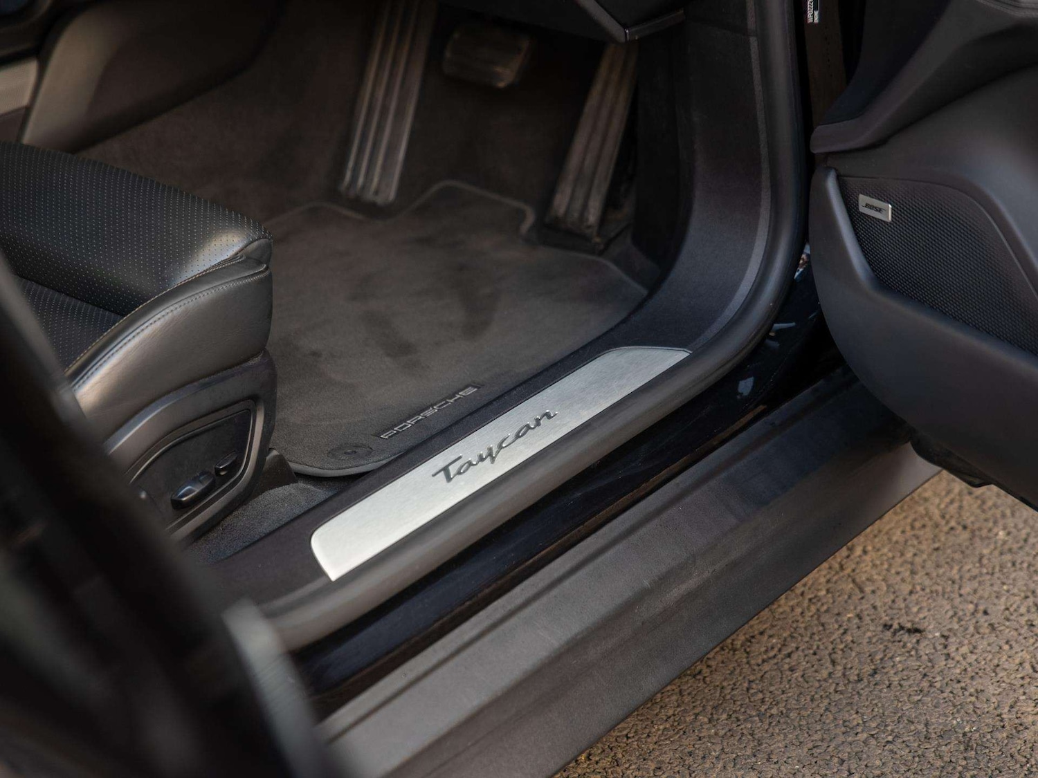 Used Porsche Taycan 2021 for sale - 76126031: Photo 24