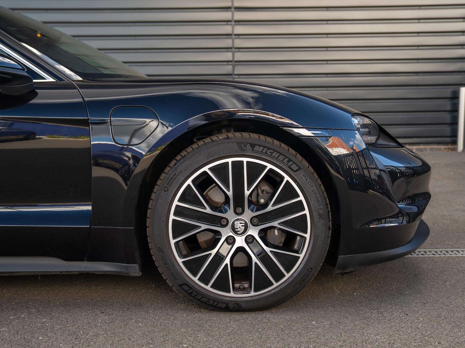 Used Porsche Taycan 2021 for sale - 76126031: Photo 4