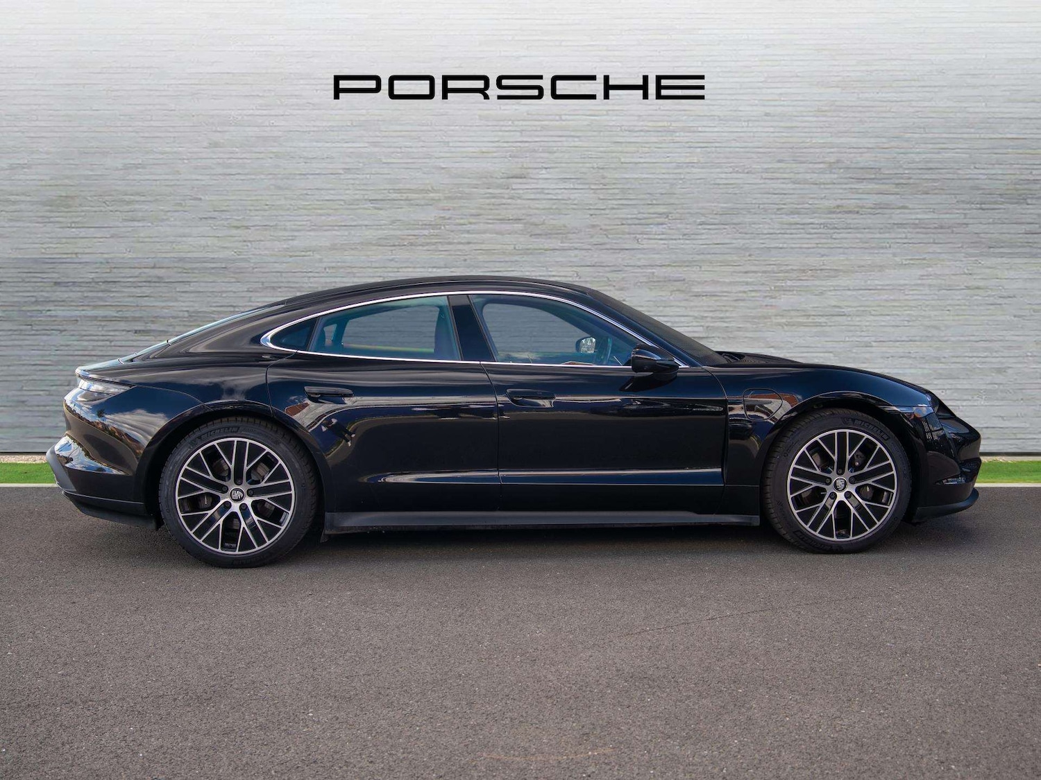 Used Porsche Taycan 2021 for sale - 76126031: Photo 5