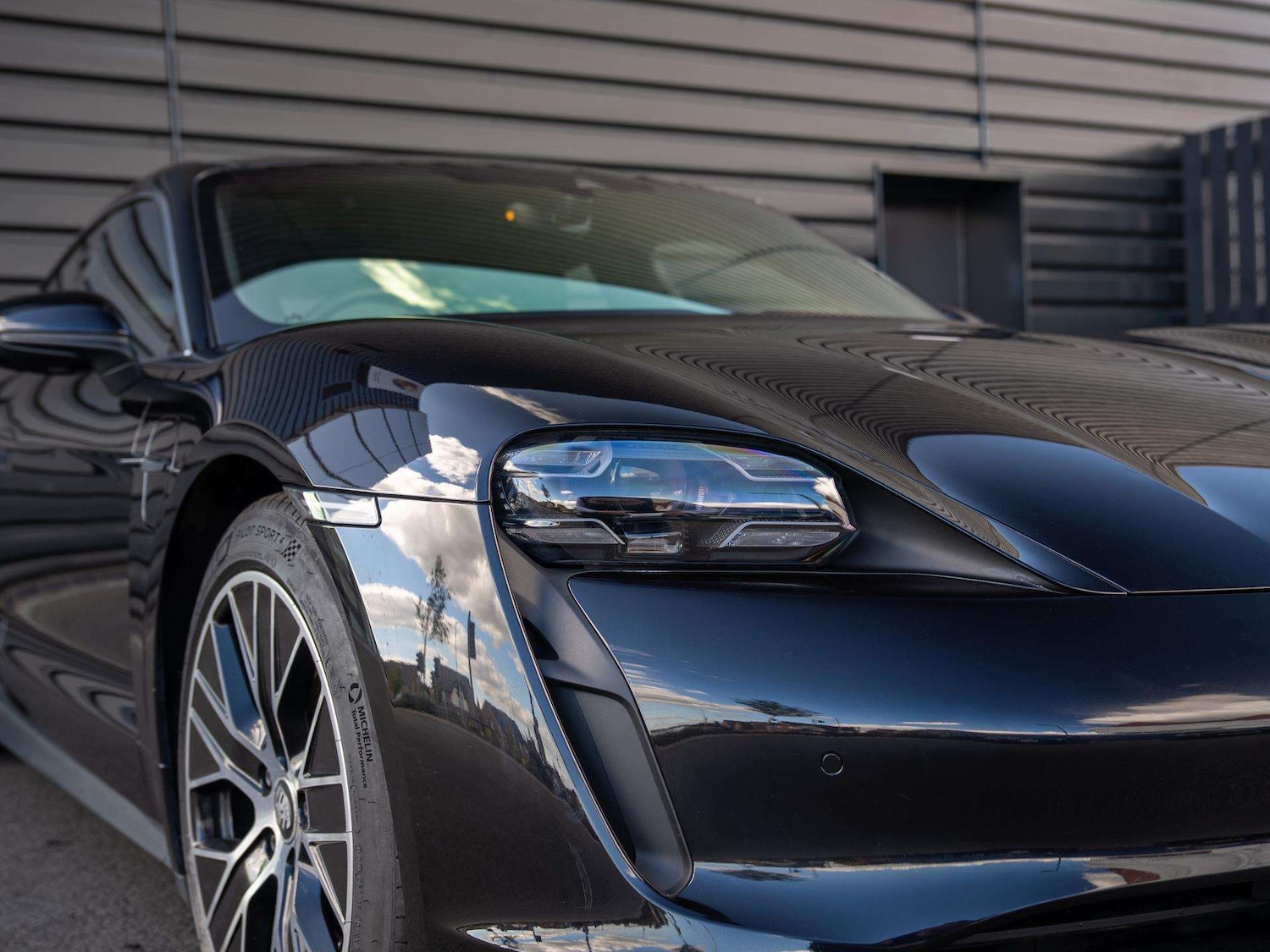 Used Porsche Taycan 2021 for sale - 76126031: Photo 9