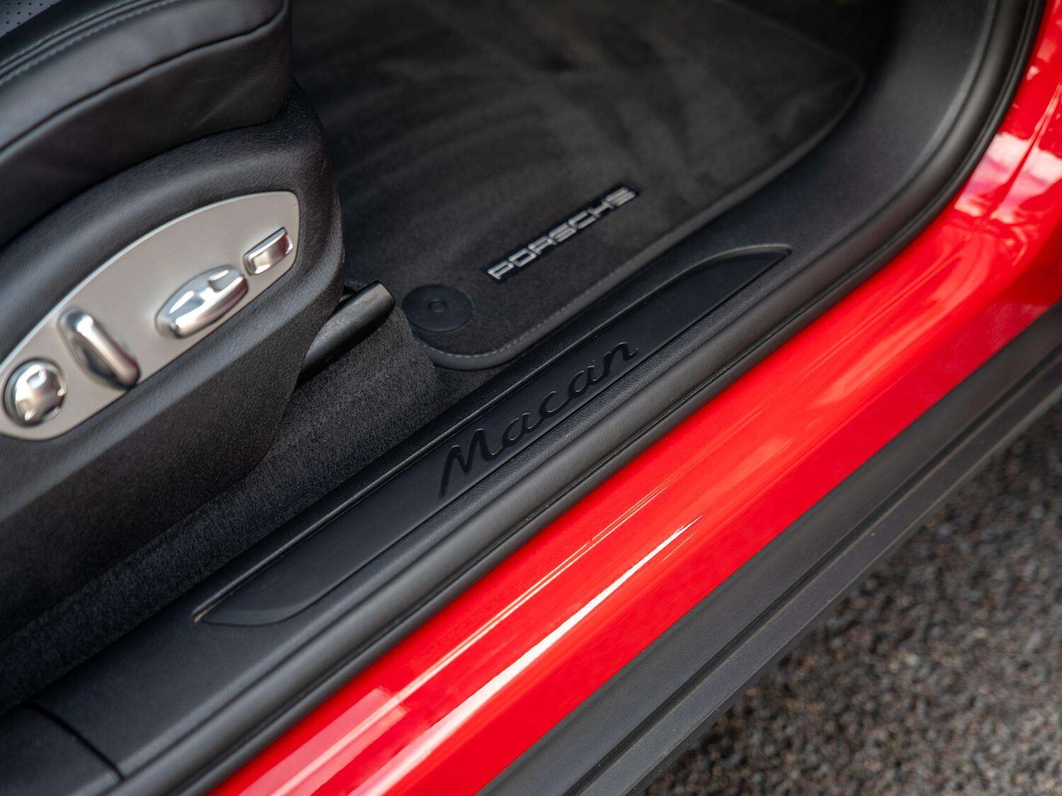 Used Porsche Macan 2024 for sale - 78023915: Photo 32