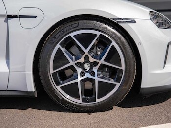 Used Porsche Taycan 2024 for sale - 76087881: Photo 4