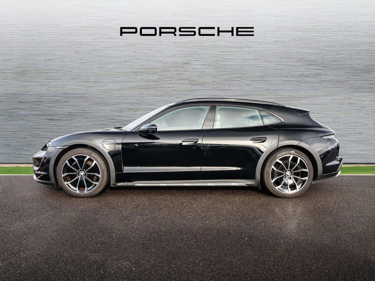 Used Porsche Taycan 2021 for sale - 77348029: Photo 8