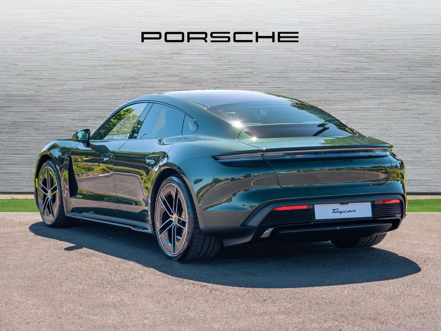 Used Porsche Taycan 2025 for sale - 76475956: Photo 2