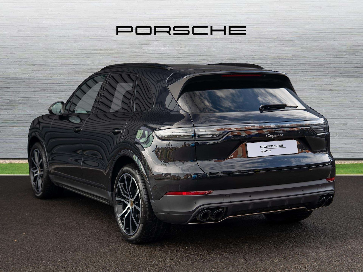 Used Porsche Cayenne 2022 for sale - 76475806: Photo 2