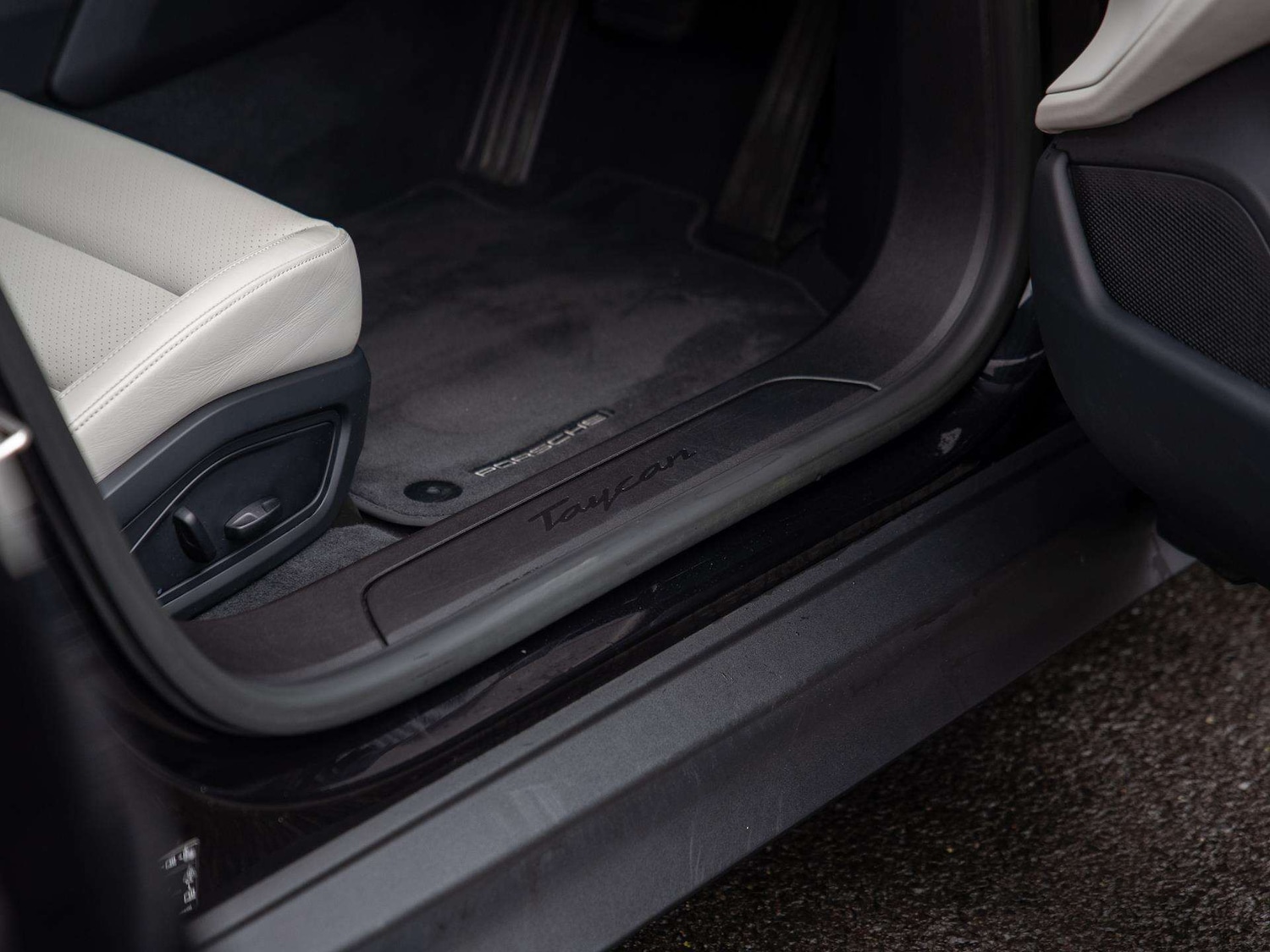 Used Porsche Taycan 2022 for sale - 76421092: Photo 28