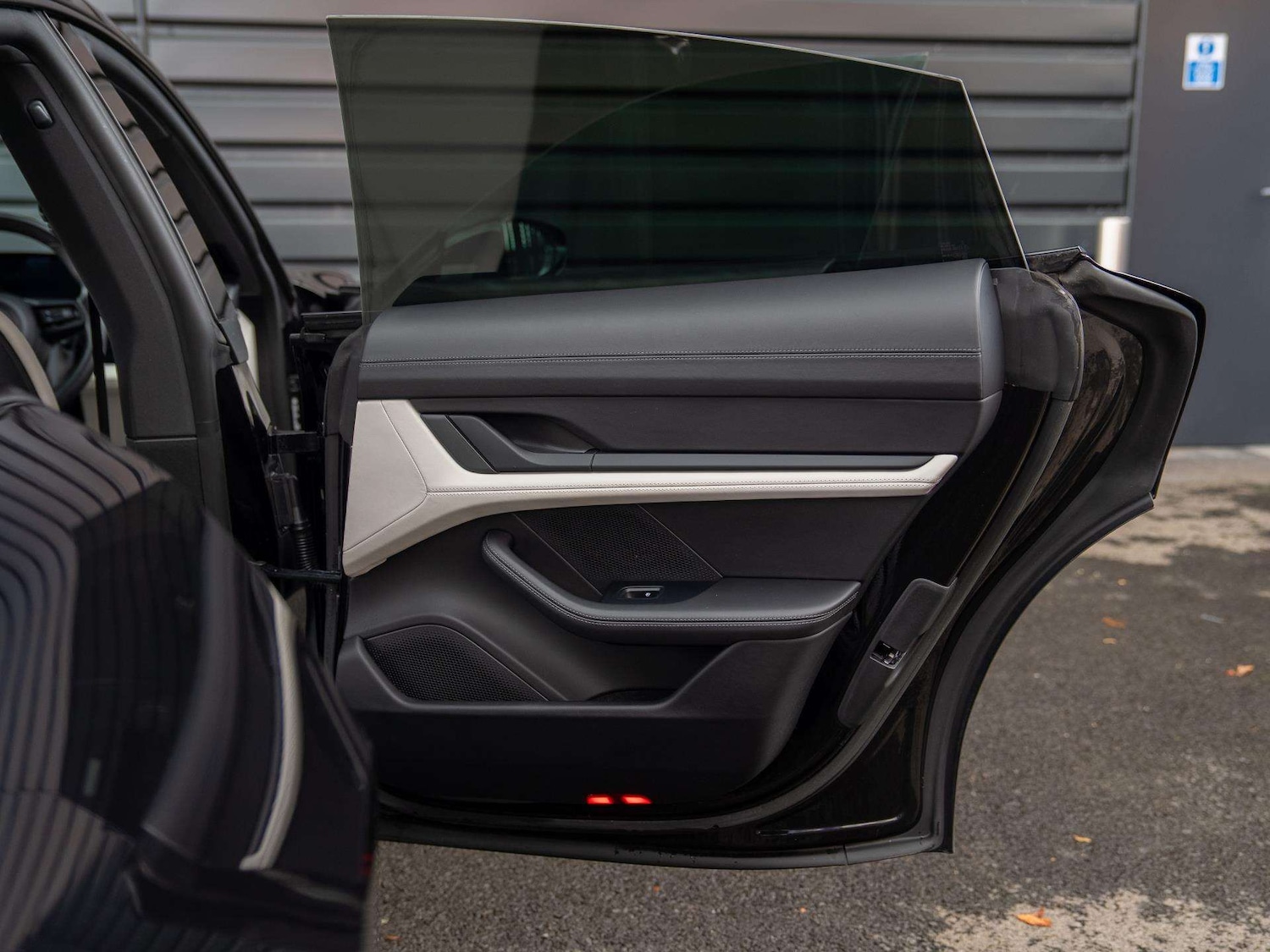 Used Porsche Taycan 2022 for sale - 76421092: Photo 30