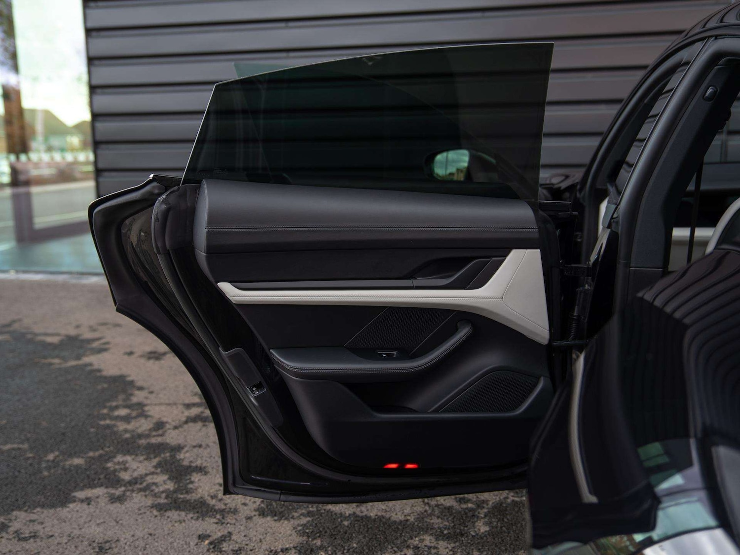 Used Porsche Taycan 2022 for sale - 76421092: Photo 32