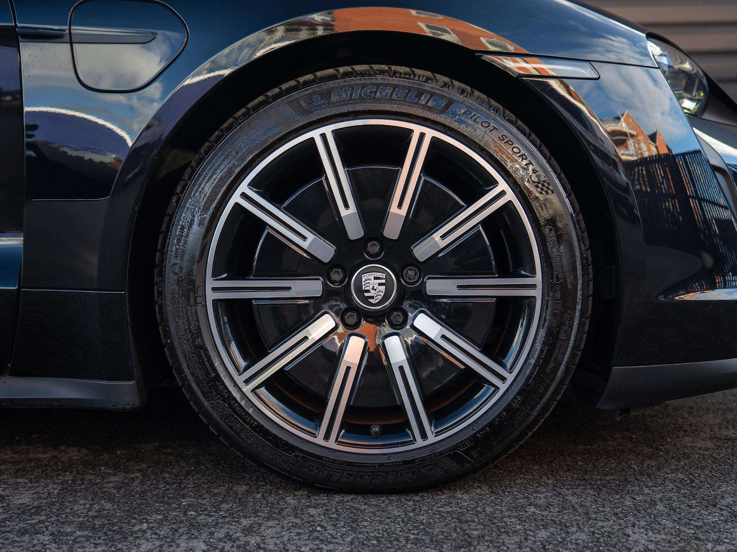 Used Porsche Taycan 2022 for sale - 76421092: Photo 4