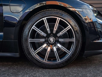 Used Porsche Taycan 2022 for sale - 76421092: Photo