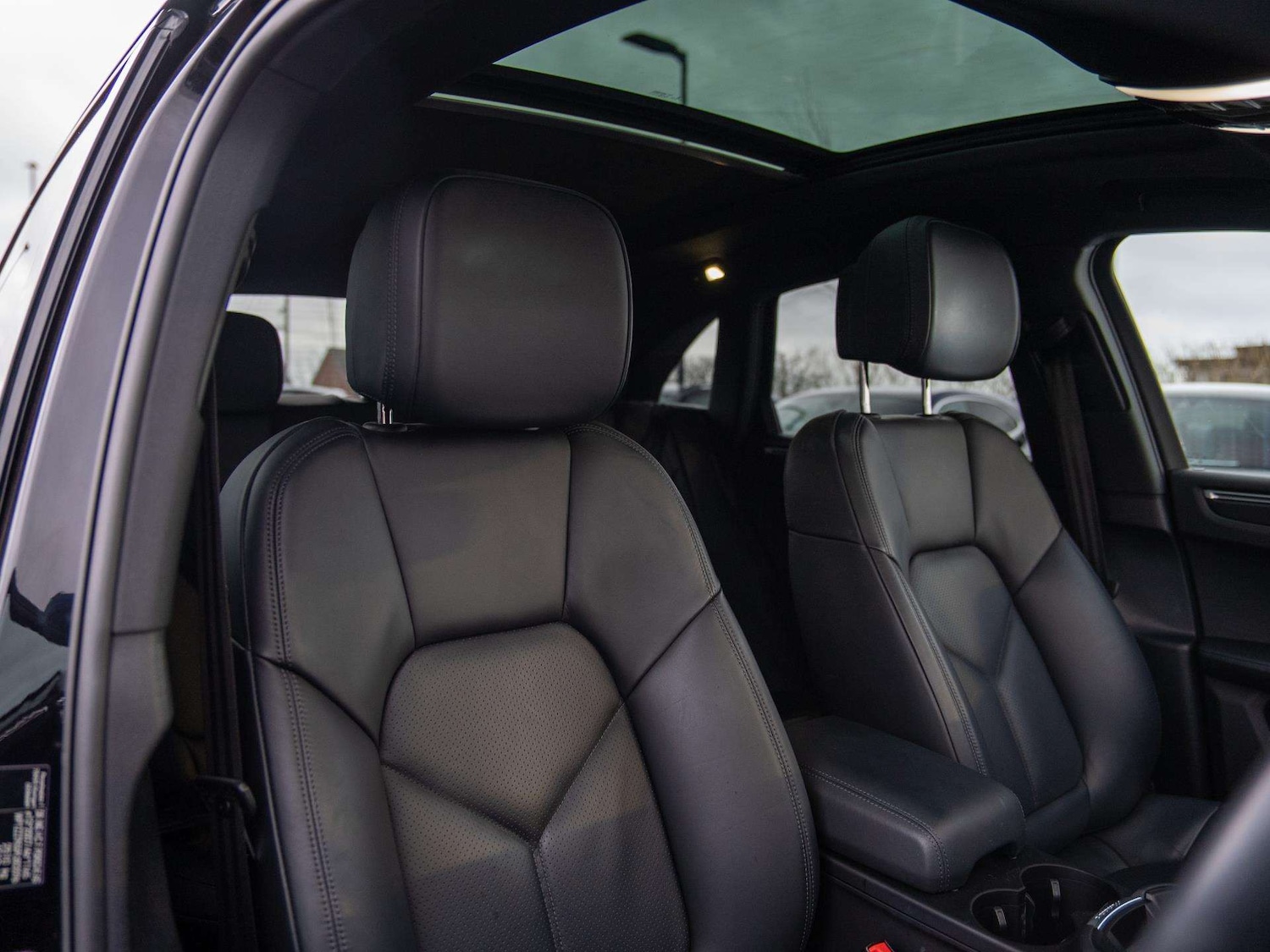 Used Porsche Macan 2022 for sale - 78023943: Photo 10