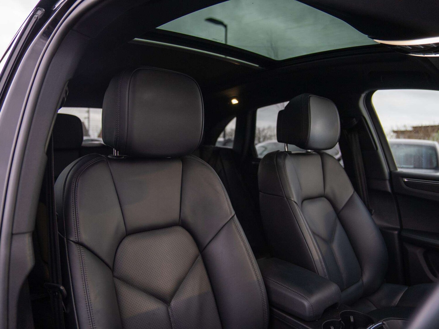 Used Porsche Macan 2022 for sale - 78023943: Photo 11