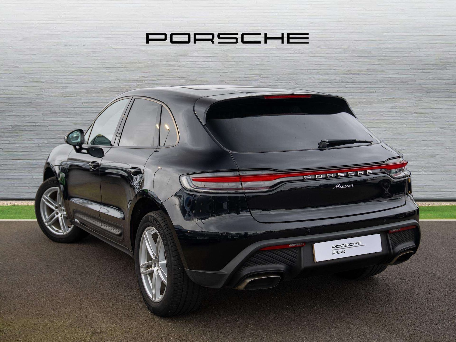 Used Porsche Macan 2022 for sale - 78023943: Photo 2