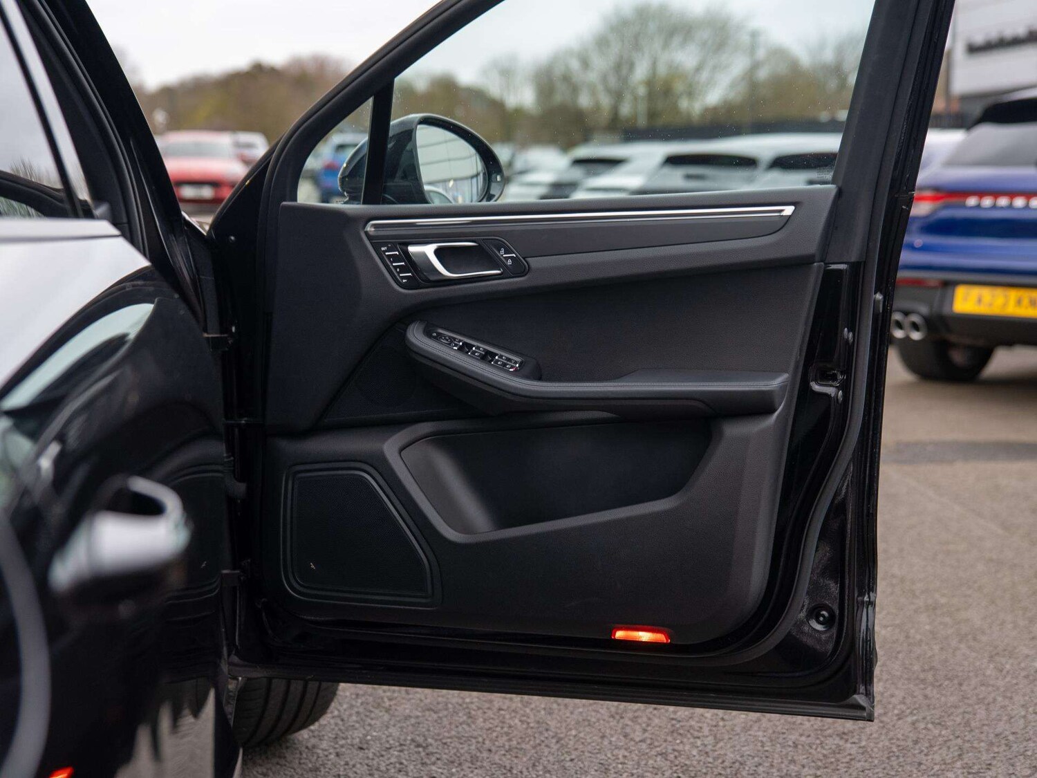 Used Porsche Macan 2022 for sale - 78023943: Photo 31