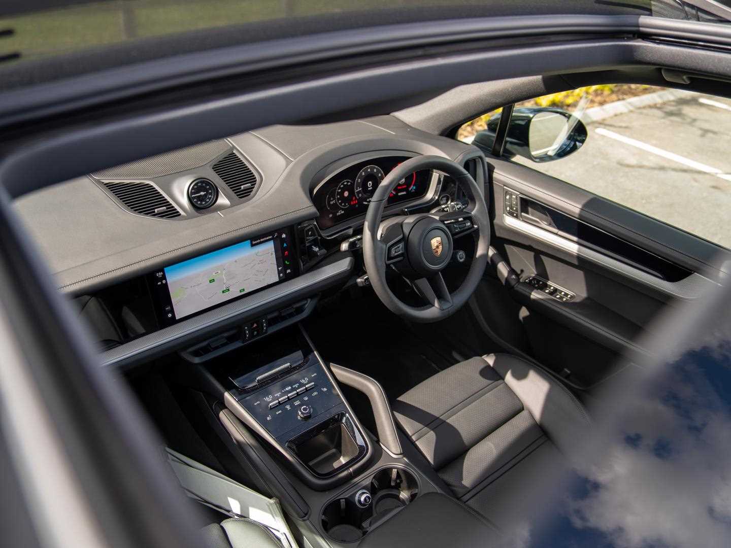 Used Porsche Cayenne 2025 for sale - 77112299: Photo 3