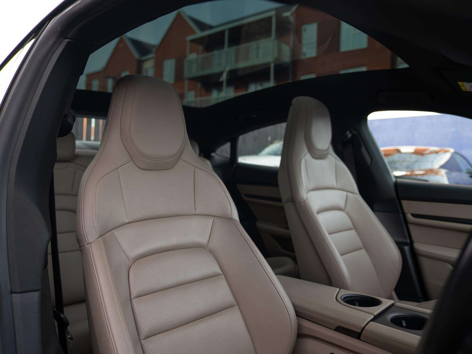 Used Porsche Taycan 2022 for sale - 77526840: Photo 11