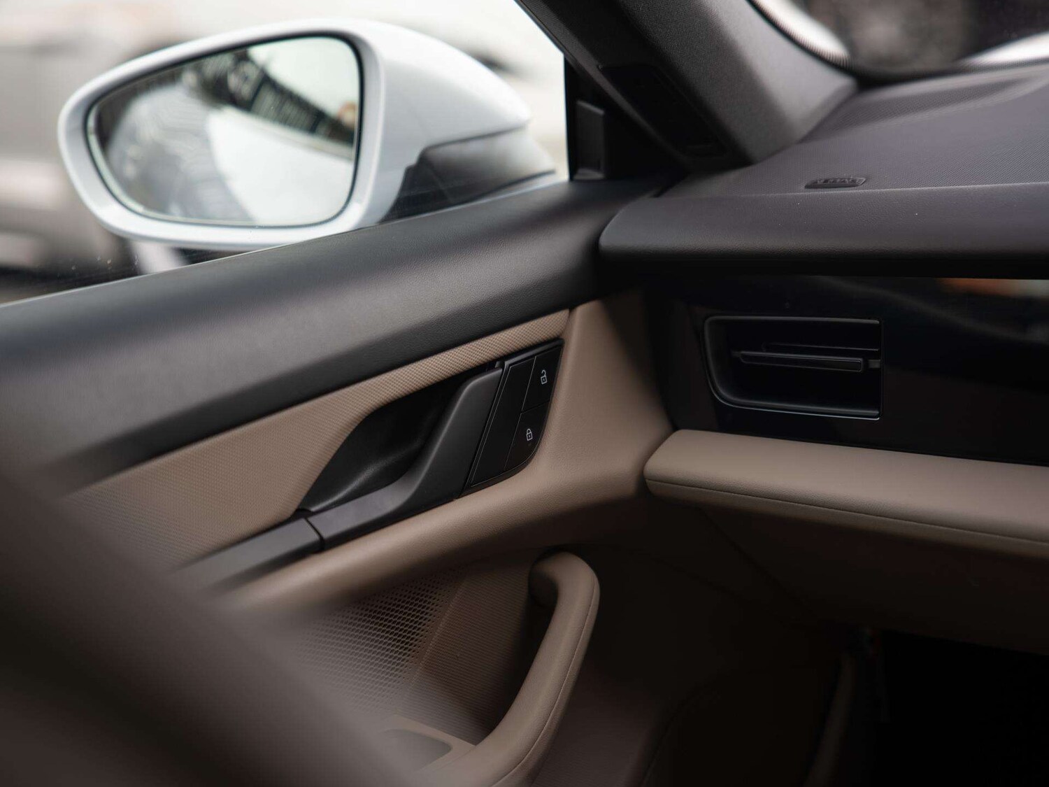 Used Porsche Taycan 2022 for sale - 77526840: Photo 31