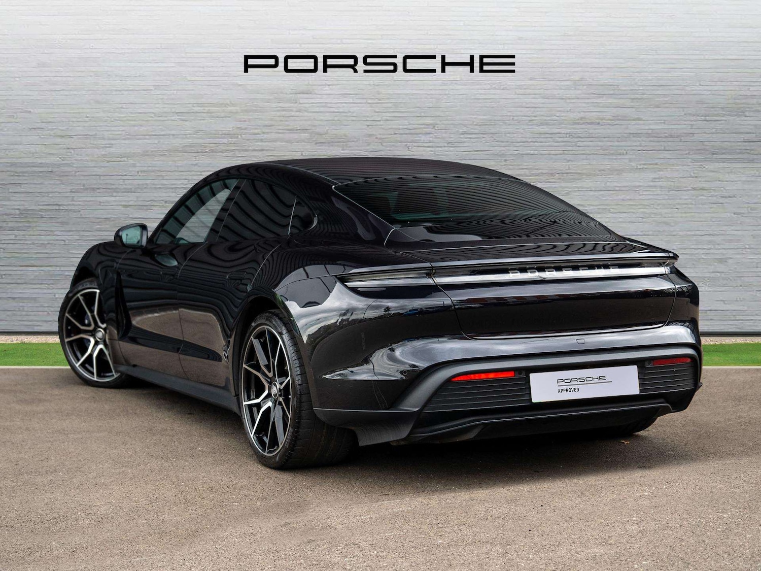 Used Porsche Taycan 2023 for sale - 76218464: Photo 2