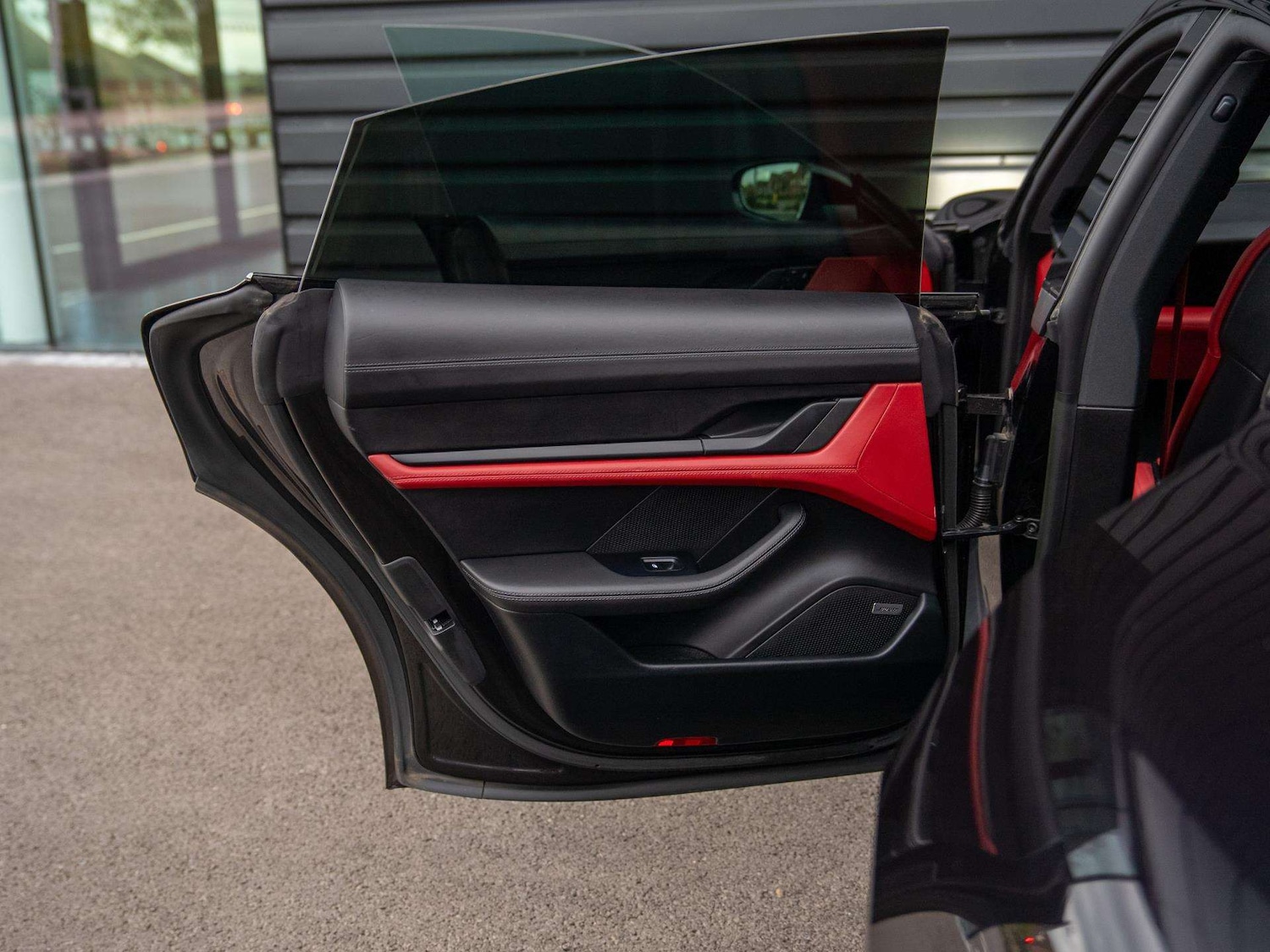 Used Porsche Taycan 2023 for sale - 76218464: Photo 31