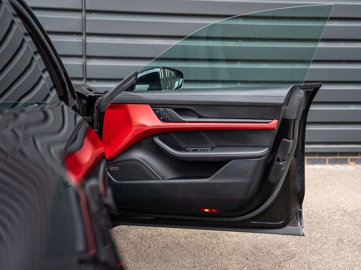 Used Porsche Taycan 2023 for sale - 76218464: Photo 32