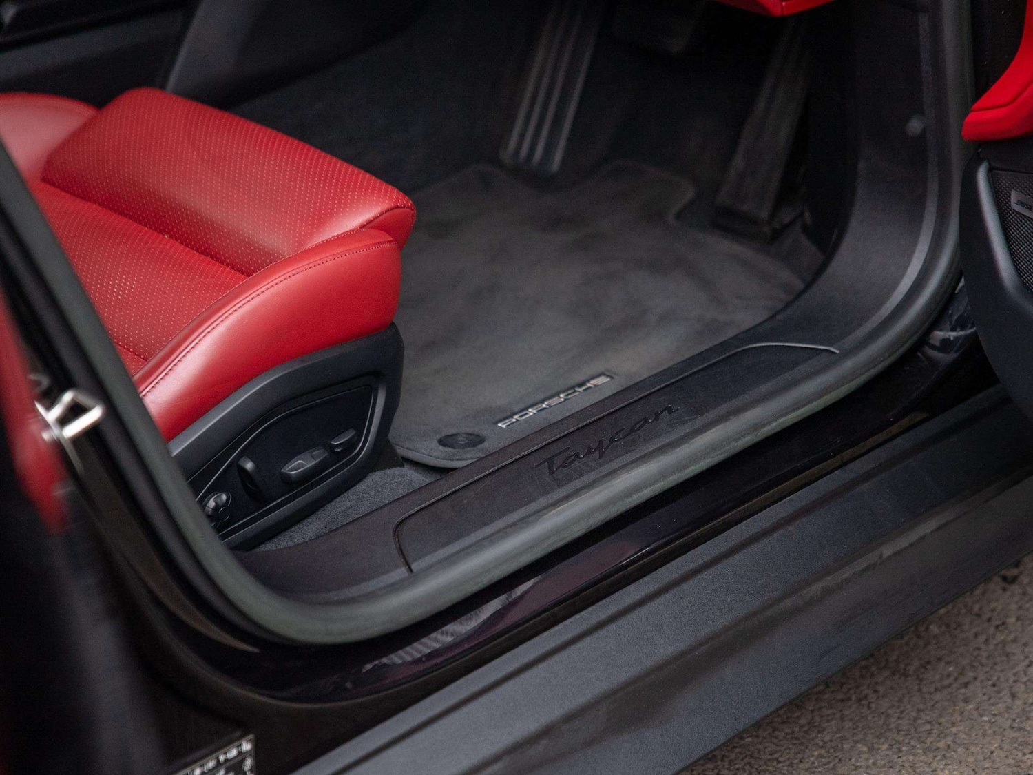 Used Porsche Taycan 2023 for sale - 76218464: Photo 34