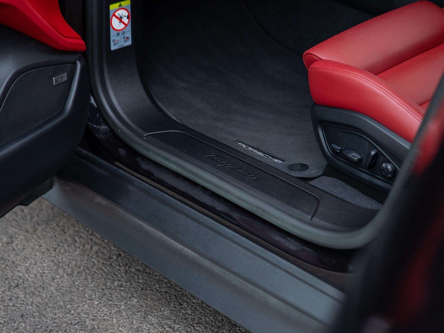 Used Porsche Taycan 2023 for sale - 76218464: Photo 35