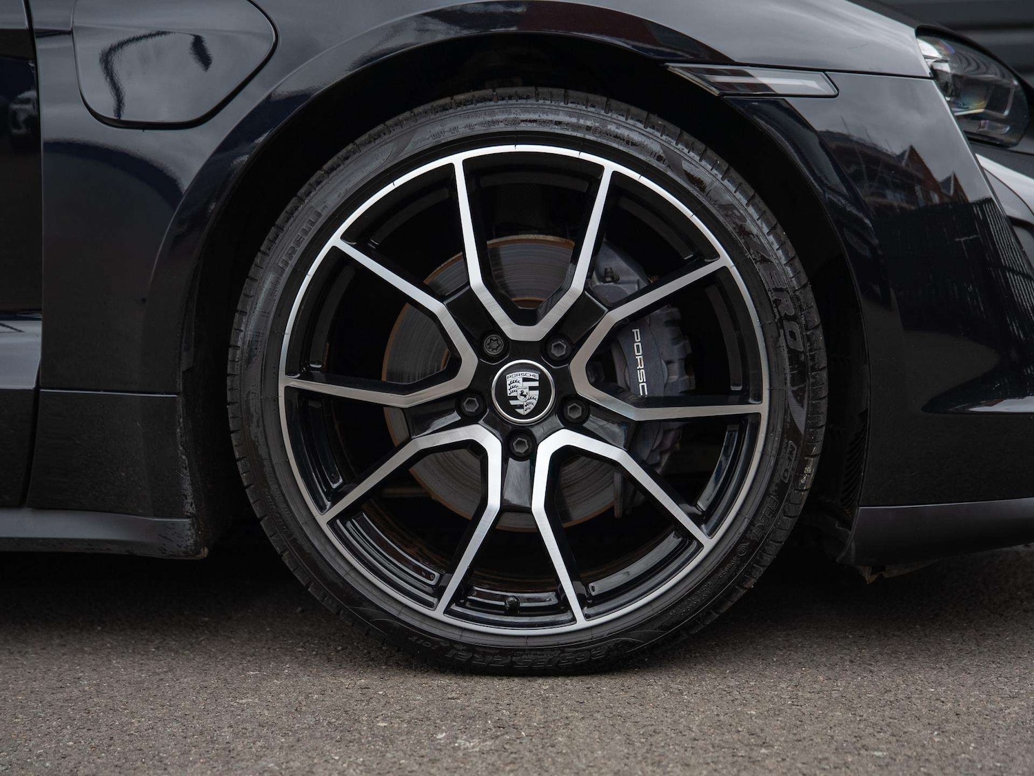 Used Porsche Taycan 2023 for sale - 76218464: Photo 4