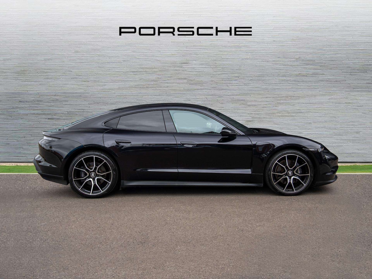 Used Porsche Taycan 2023 for sale - 76218464: Photo 5