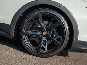 Used Porsche Taycan 2023 for sale - 79204641: Photo