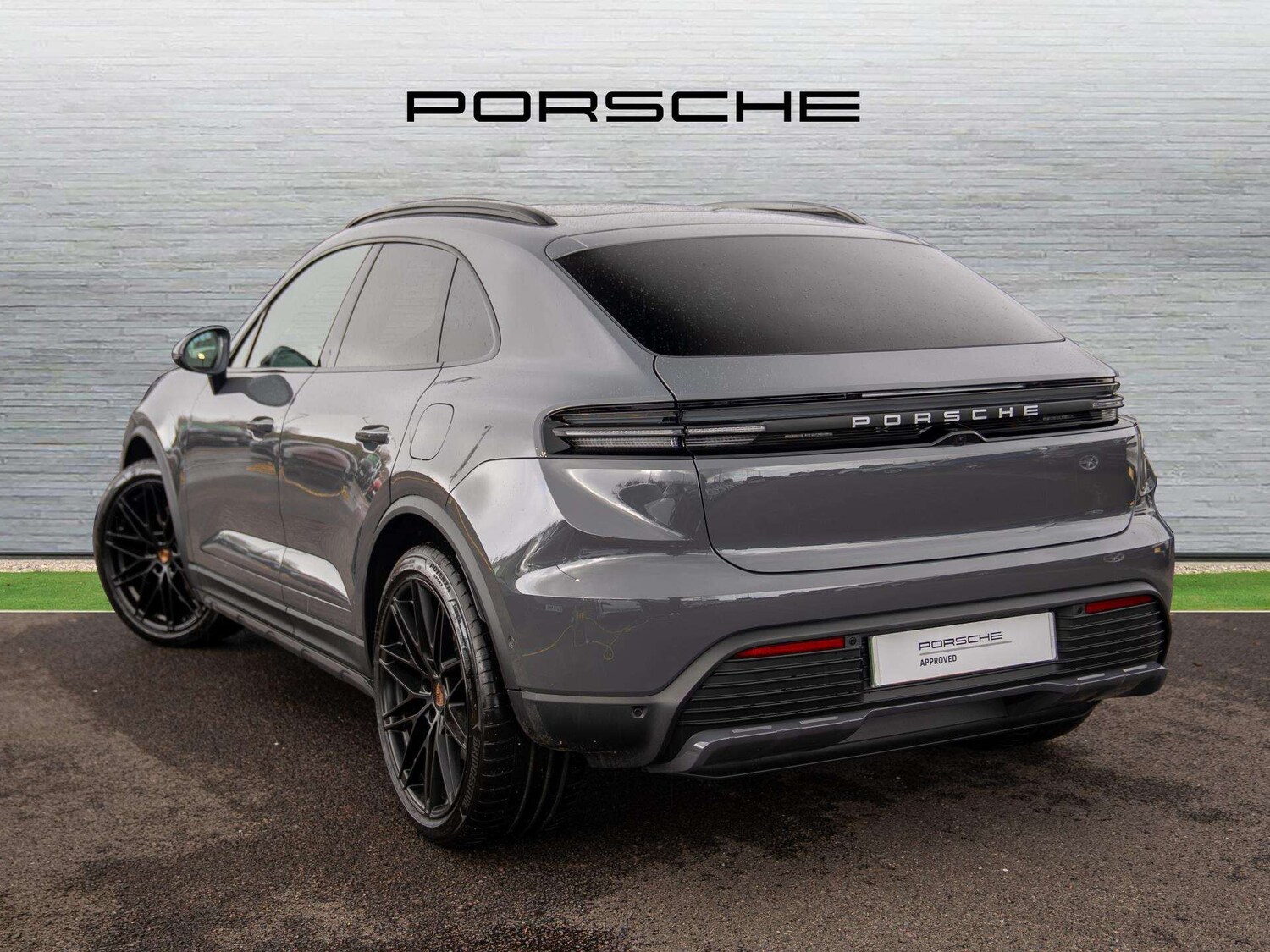 Used Porsche Macan 2026 for sale - 78037854: Photo 2