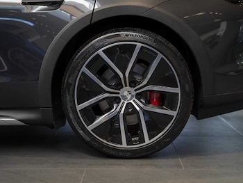 Used Porsche Taycan 2025 for sale - 75217859: Photo