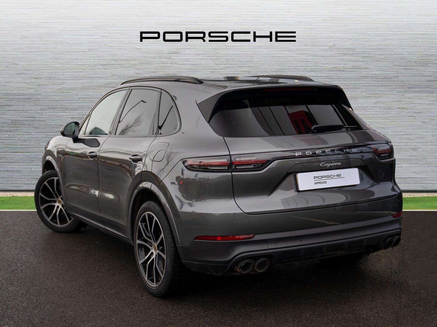 Used Porsche Cayenne 2023 for sale - 77194645: Photo 2