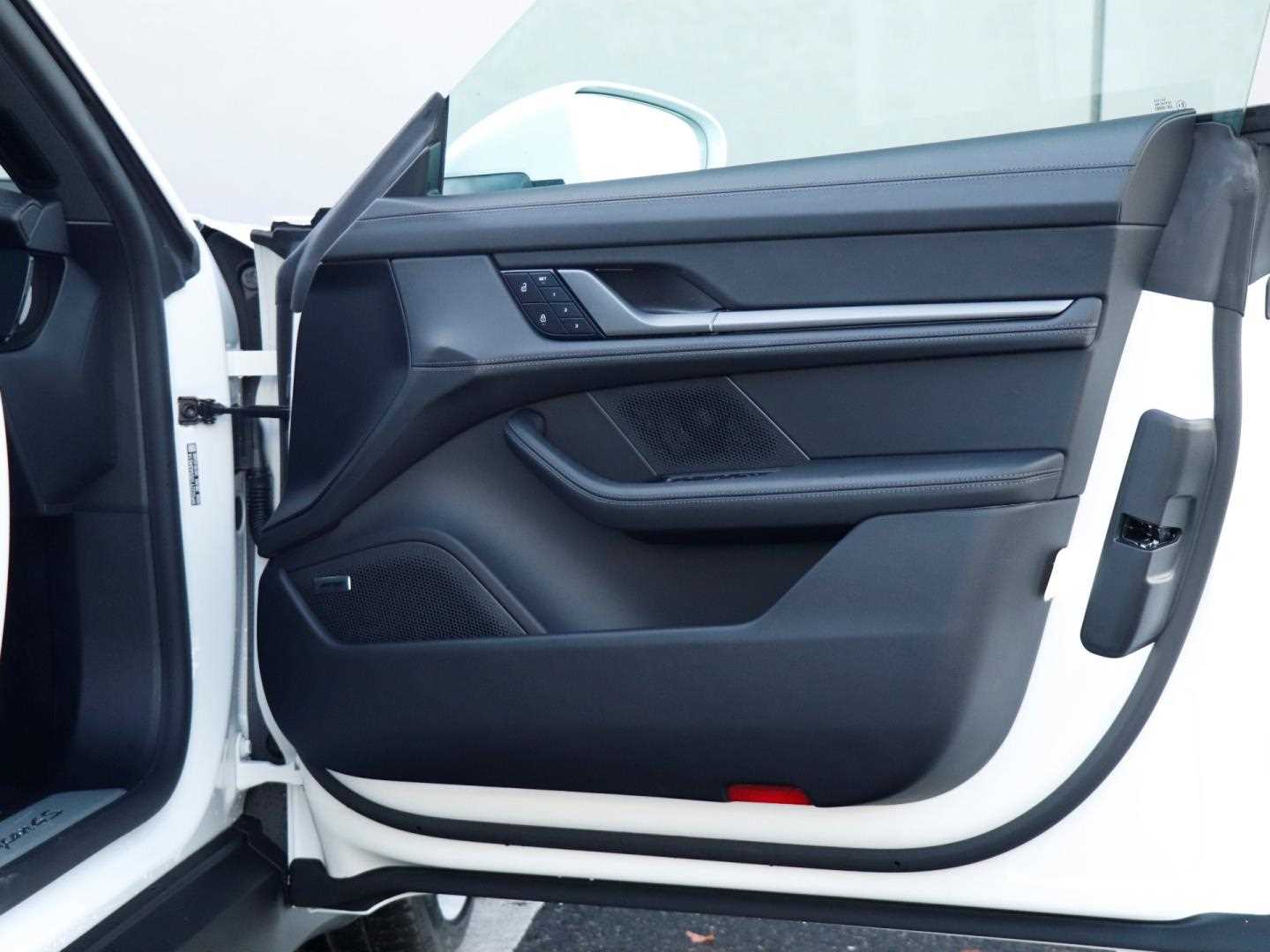 Used Porsche Taycan 2024 for sale - 76553173: Photo 25