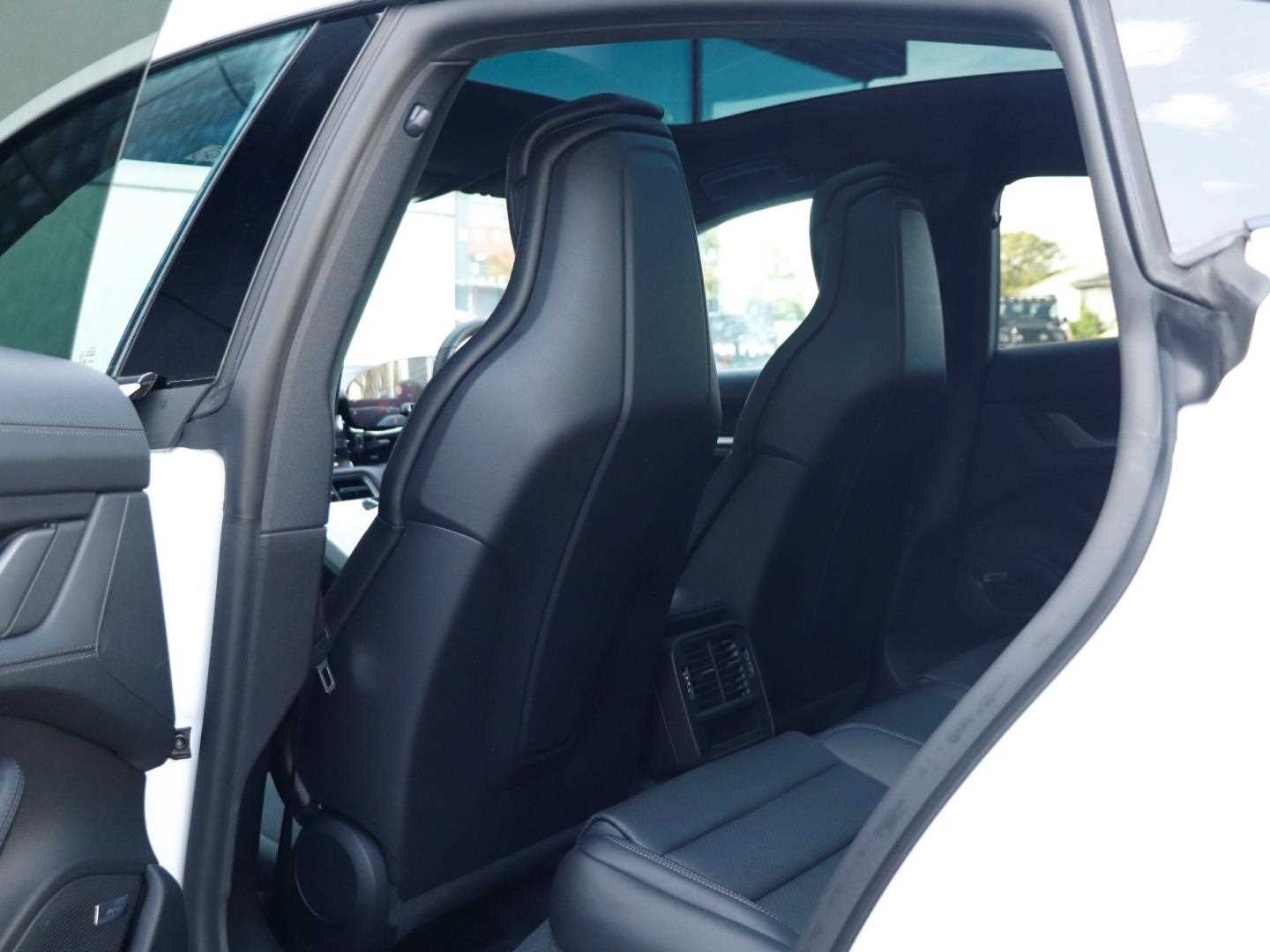 Used Porsche Taycan 2024 for sale - 76553173: Photo 30