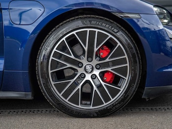 Used Porsche Taycan 2021 for sale - 75523037: Photo