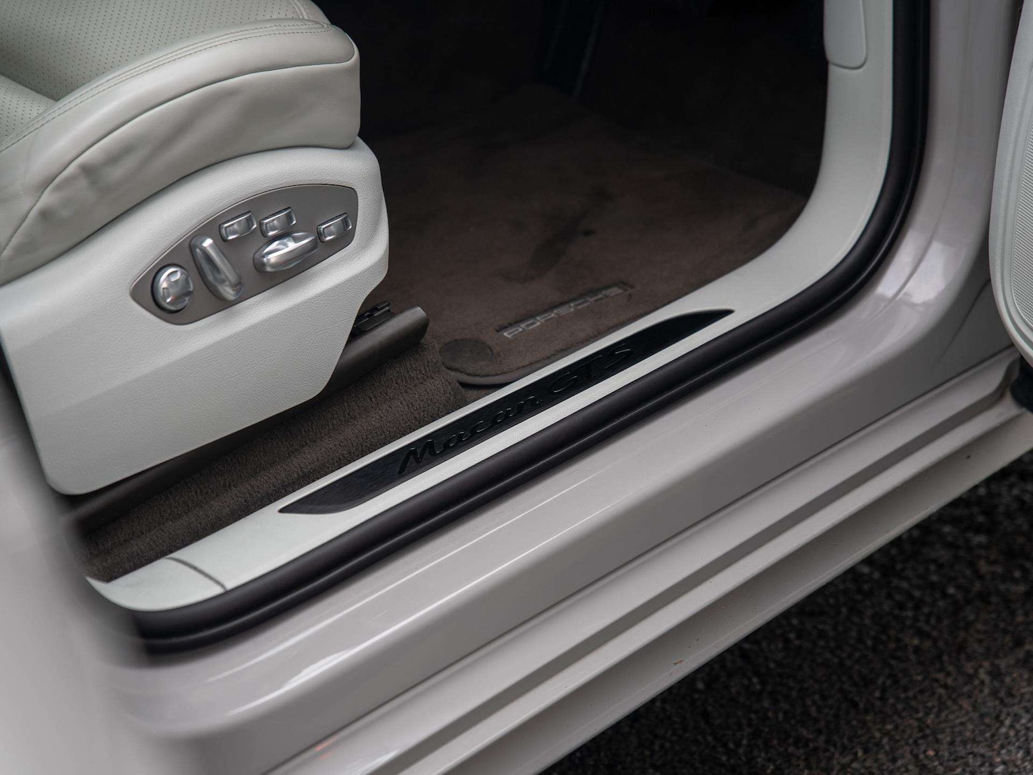 Used Porsche Macan 2020 for sale - 76978840: Photo 27