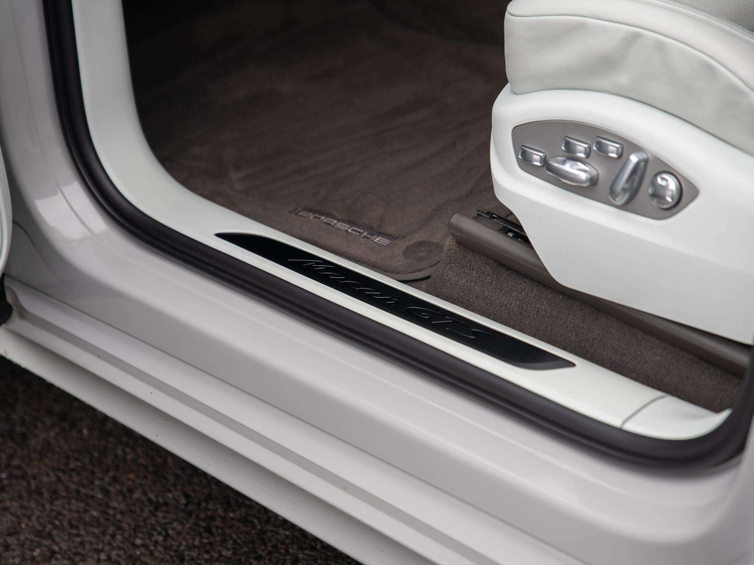 Used Porsche Macan 2020 for sale - 76978840: Photo 28