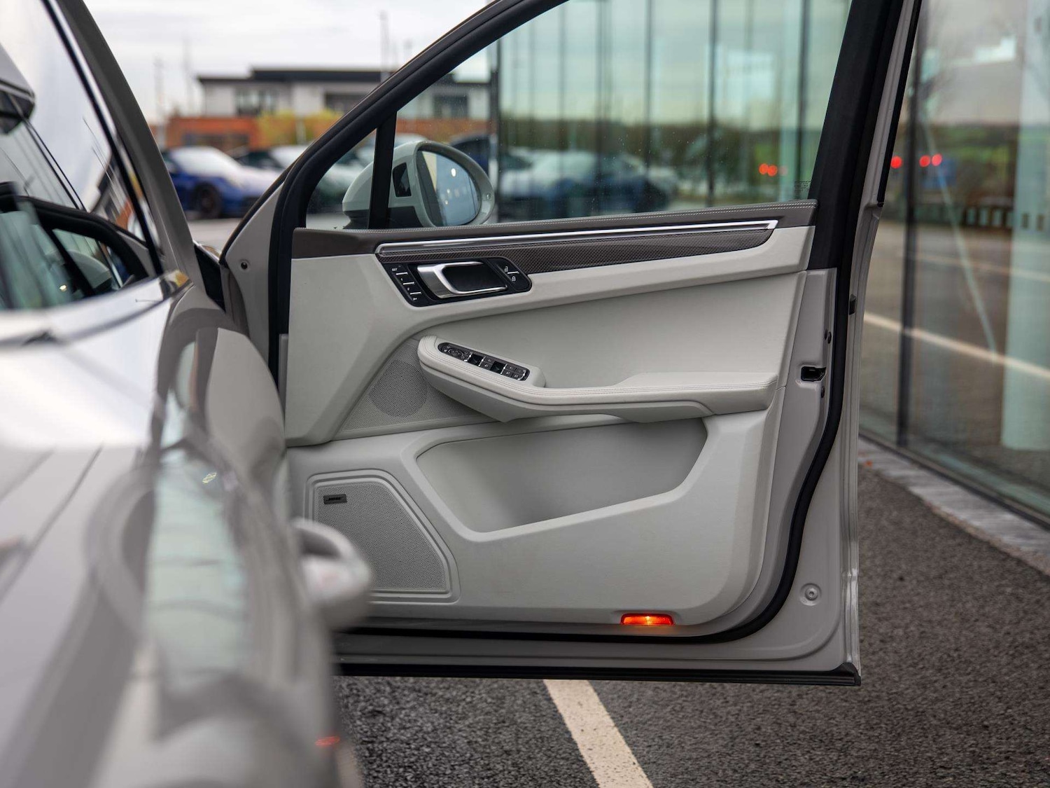 Used Porsche Macan 2020 for sale - 76978840: Photo 32