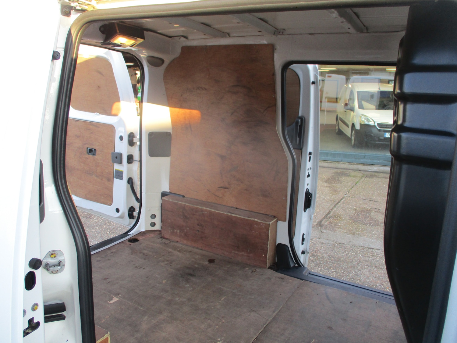 Used Nissan NV200 2013 for sale - 77750100: Photo 22