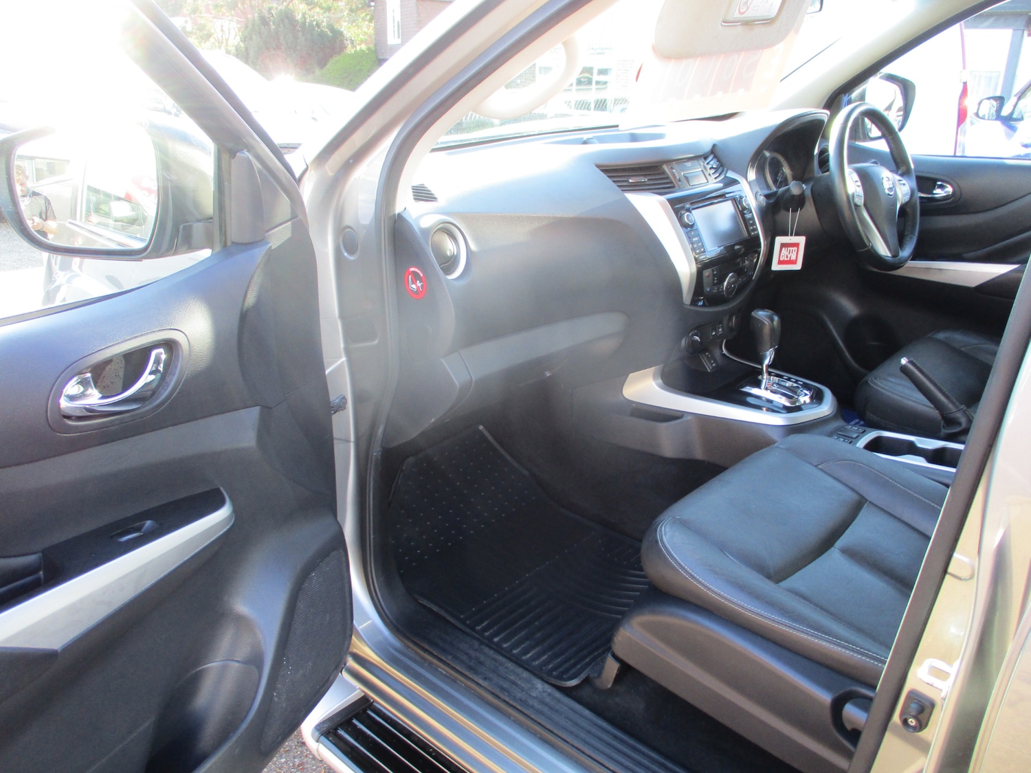 Used Nissan Navara 2016 for sale - 77934120: Photo 11